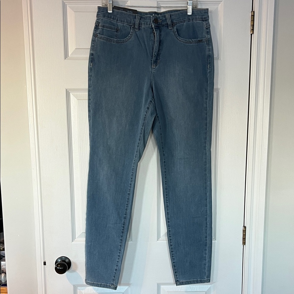 NWT-FDJ Blue Straight Leg Jeans for Women
